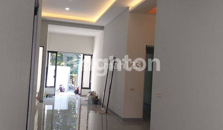 RUMAH GRESS 1 LANTAI, TENGAH KOTA SURABAYA TIMUR, PLAFOND 4.5 METER 1