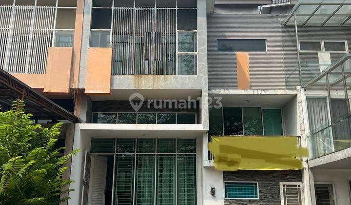 RUMAH EXCLUSIVE CLUSTER HADAP TAMAN BESAR DI KOMPLEK DAAN MOGOT BARU, JAKARTA BARAT 2