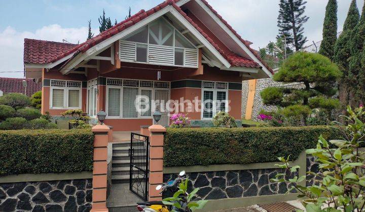 Villa satu lantai semi furnished di daerah sejuk dengan view cantik di Puncak samping istana Cipanas 1