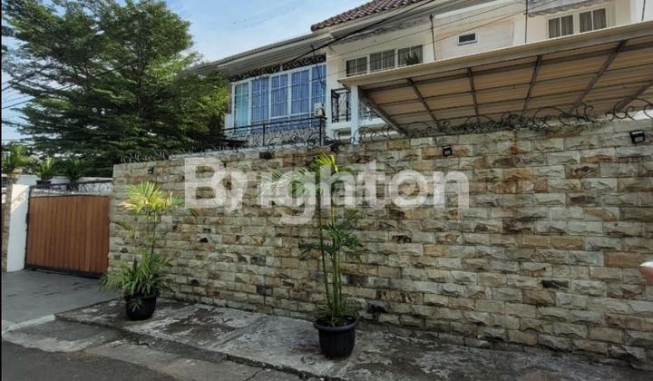 RUMAH MEWAH SEMI FURNISH STRATEGIS DEPOK DUA