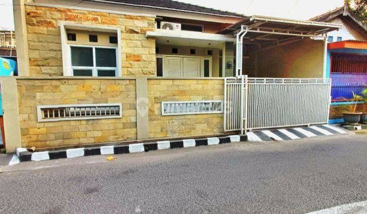 Rumah Bagus Semi Furnished SHM di Kerten tengah kota solo 1