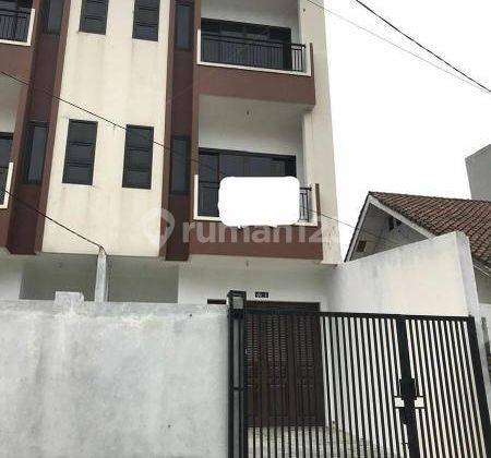 Rumah Baru Minimalis 3lantai Semi Furnished di Jelambar 1