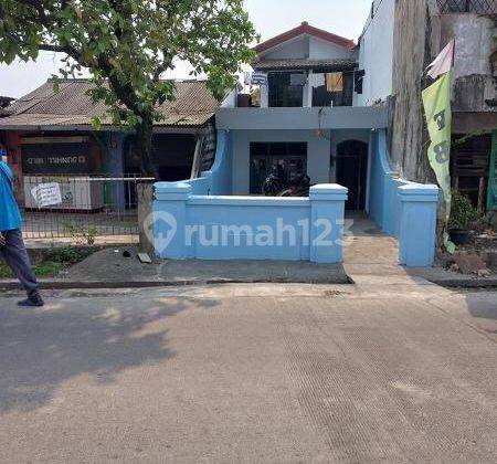 Rumah pinggir  2 jalan utama cocok untuk usaha  deket pasar Bekasi 1