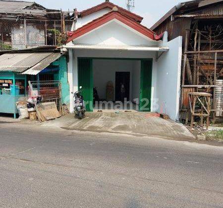 Rumah pinggir  2 jalan utama cocok untuk usaha  deket pasar Bekasi 2