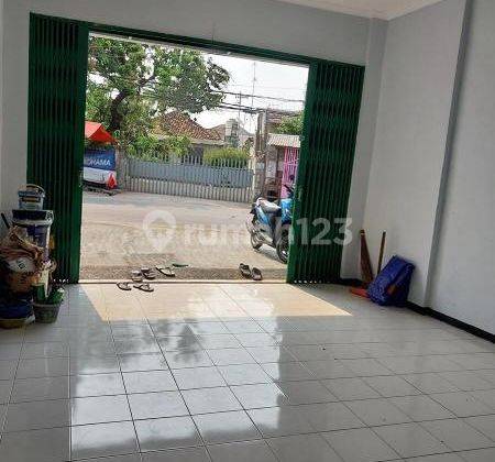 Rumah pinggir  2 jalan utama cocok untuk usaha  deket pasar Bekasi 2