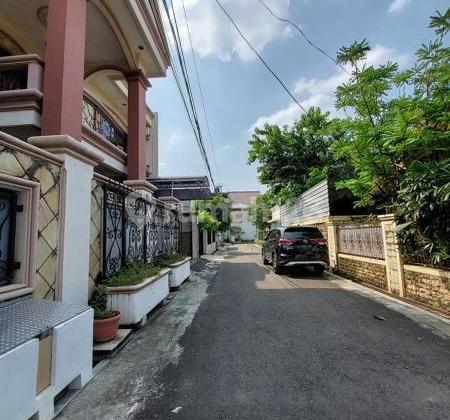 Luxury Second-Hand House in Pondok Bambu Asri, East Jakarta 2