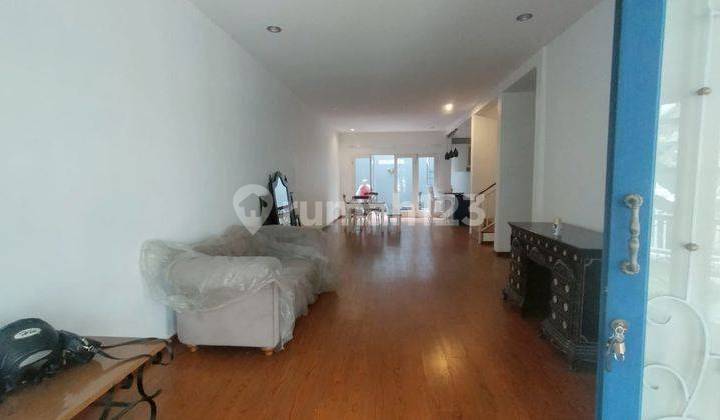 Rumah cantik lokasi strategis di Batununggal, Bandung