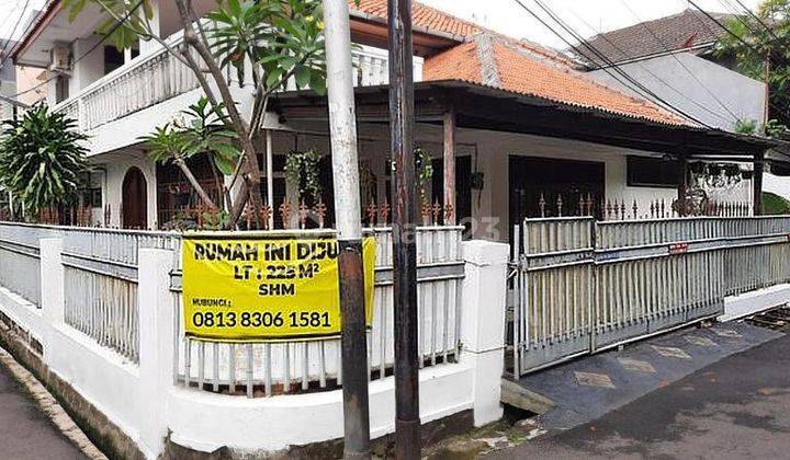 Rumah Hoek lokasi Straregis depan Taman jalan 2 mobil di Tebet Jakarta selatan 2