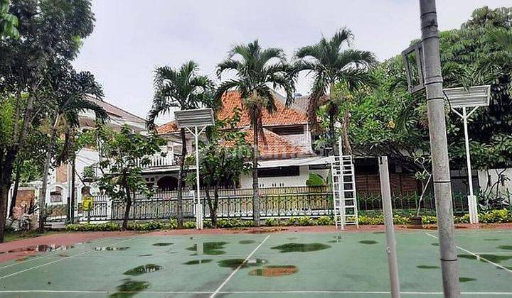 Rumah Hoek lokasi Straregis depan Taman jalan 2 mobil di Tebet Jakarta selatan 1