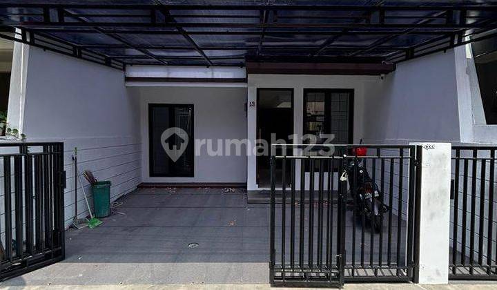 Tebet Timur, Modern Minimalist House, Dekat Taman