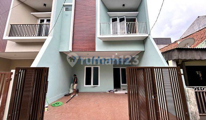 Tebet Timur, 2 Unit Brand New House, Desain Minimalist 