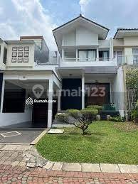Rumah Town House Lotus Pik Uk 8x27 Semi Furnish,marmer,view Danau,3 Lantai,timur