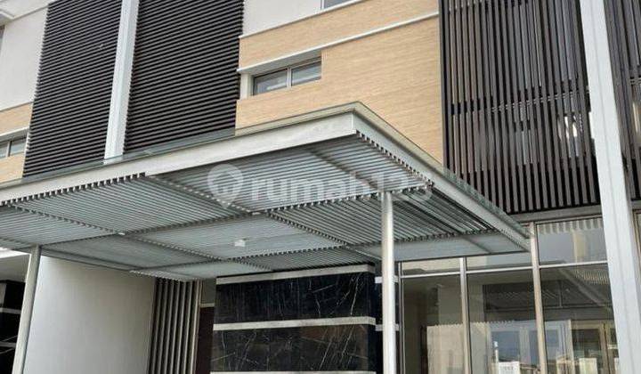 Mozart House UK 10x25 Lift, marble, 3 Floors, south, brand new Mozart House UK 10x25 Lift, marble, 3 Floors, south, brand new