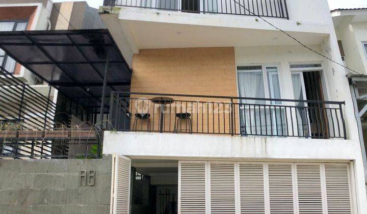 Rumah 3 Lantai Baru Furnished SHM di Jalan Nagrog, Bandung 1