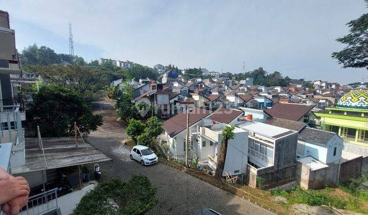 Rumah 2 Lantai Bagus SHM di Laguna Seca, Bandung 1