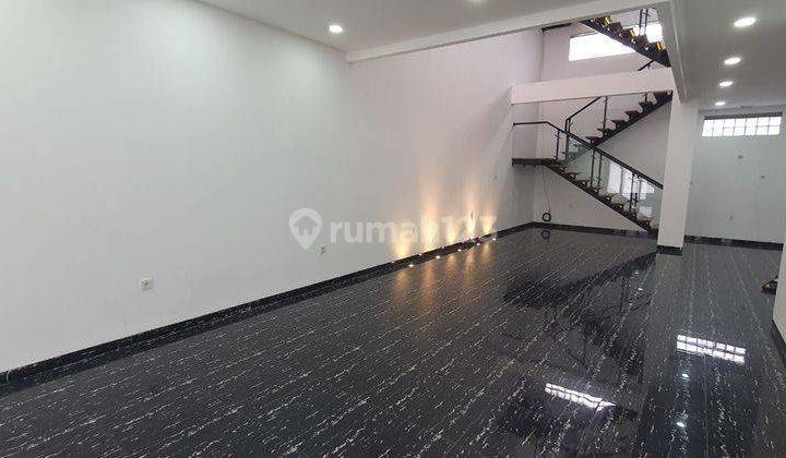 Rumah 3 Lantai Baru Unfurnished SHM di Singgasana , Bandung 2