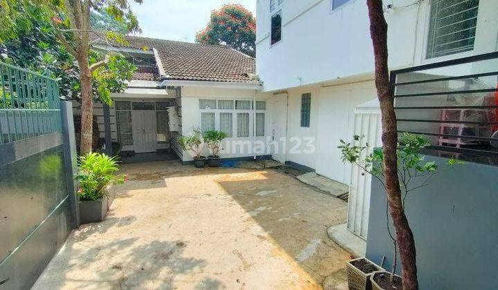 Rumah Bagus Semi Furnished di Sersan Bajuri, Bandung 1