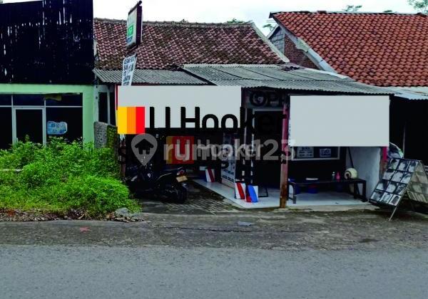 House suitable for business in the Gedawang area. 1