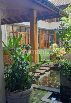 Luxurious and well-maintained house on Dago Main Road. Luxurious and well-maintained house on Dago Main Road.