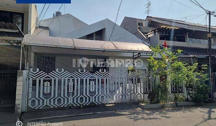 Rumah 1 Lantai Depan Taman SHM di Kedoya, Jakarta Barat 1