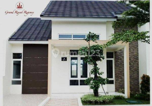 tampak depan grand royal regency, wage aloha.