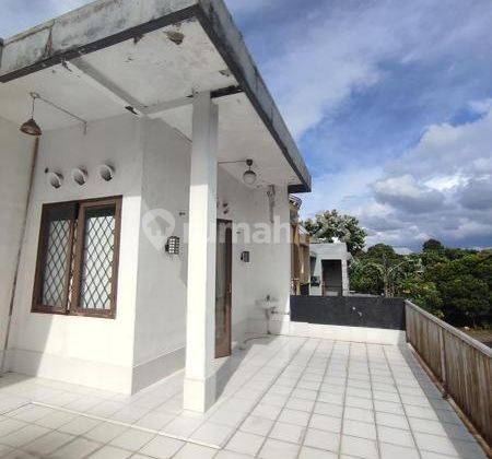 Rumah luas dengan rooftop di Villa Bintaro Regency 1