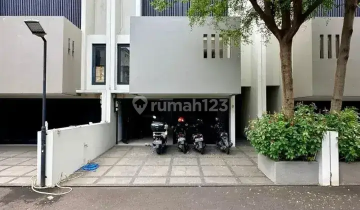 RUMAH DIJUAL CIPETE - CILANDAK ~ LT/LB 407/500 ~ MODERN TROPICAL TOWNHOUSE ~ DEKAT MRT STATION 1