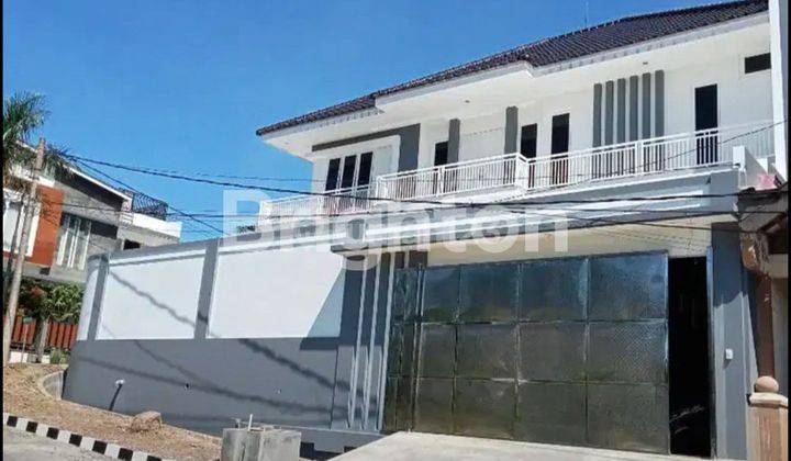 RUMAH BAGUS DAN BESAR BARU RENOVASI DI TENGAH KOTA 2