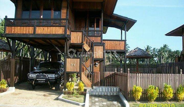 Perfect gate away wooden villa pantai Lamaru 1