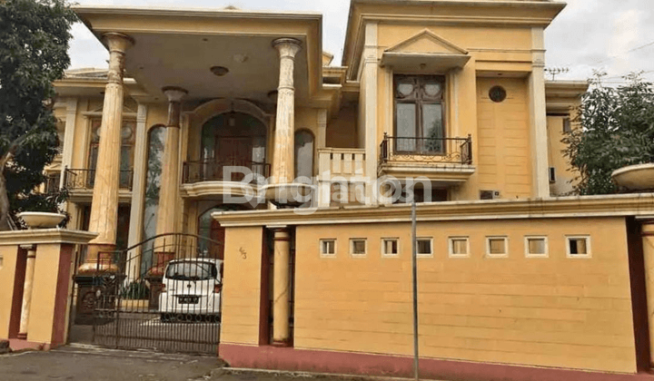 RUMAH MEWAH MEGAH ELEGANT SULTAN DEKAT PUSAT KOTA SEMARANG BARAT KLASIK EROPA 1