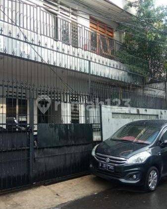 Rumah Kost Tomang 3 lantai jalan 2 mobil 1