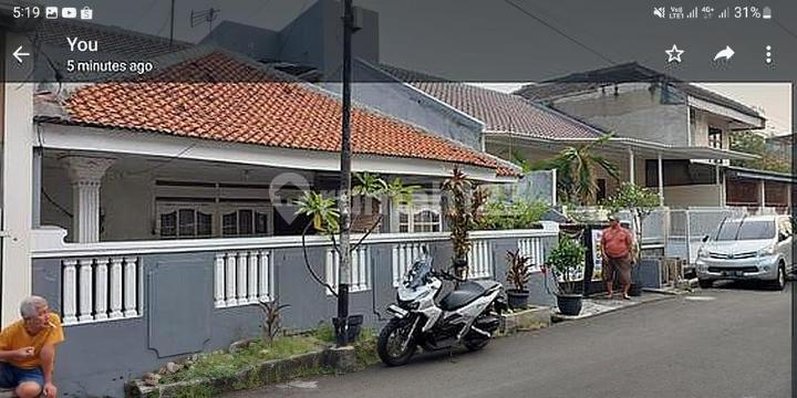 Rumah tua cengkareng jalan 2 mobil