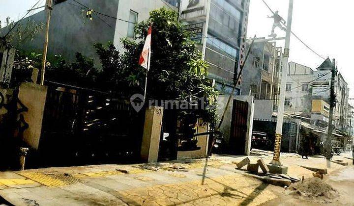 Rumah Hitung Tanah di Jalan Lapangan Bola Jakarta Barat 1