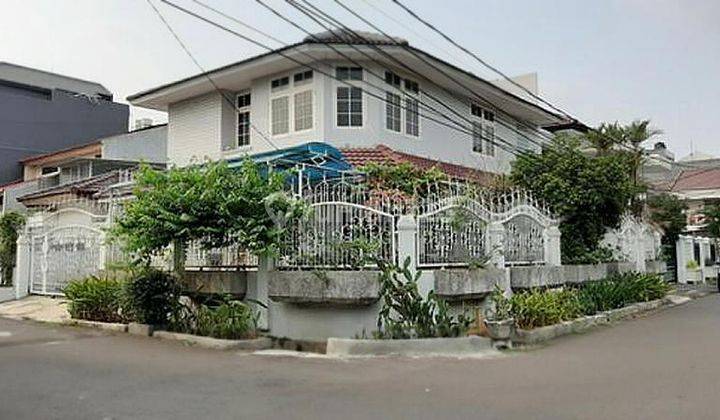 Rumah Hoek Bagus Depan Taman @ Taman Kedoya Baru - Jakarta Barat 1