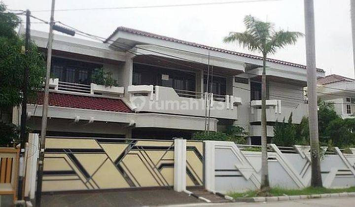 Turun Harga Sangat Murah Sesuai Njop , Rumah Besar Ukuran 600 M2, di Jalan Besar Green Garden 1