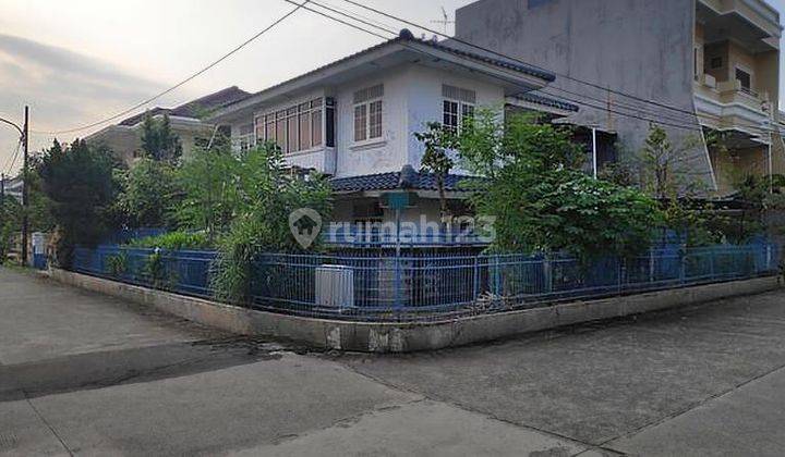 Rumah huk di Green Garden, butuh renovasi, hitung harga tanah.  1