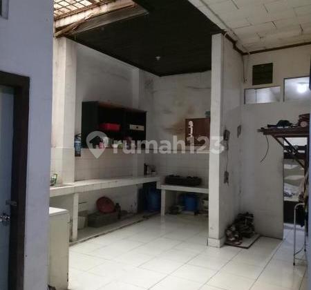 Old house in Mangga Besar, West Jakarta, suitable for boarding house business. 2
