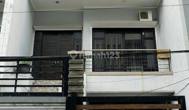 Rumah 3 lantai di Taman Ratu Jakarta Barat 1