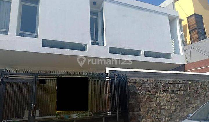 Rumah Desain Modern dan Bagus 2 Lantai di Rawamangun, Jakarta Timur 1