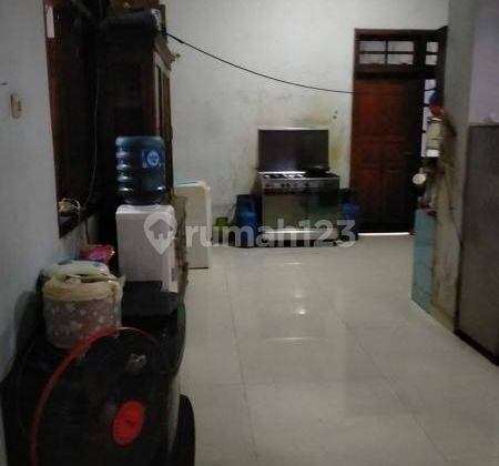 Rumah Tua dan Luas 2 Lantai di Pasar Rebo, Gedong, Jakarta Timur 2