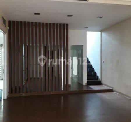 Rumah 2 Lantai dan Strategis (Akses 4 Mobil) di Tebet, Jakarta Selatan 1