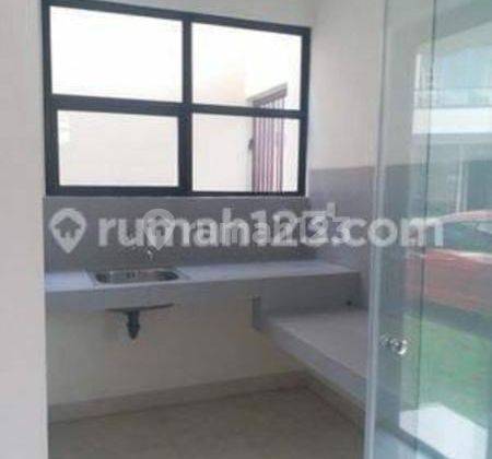 Rumah Modern n Full 2 Lantai (5 Kmr Tdr) di Lavon Swan City, Tangerang 2