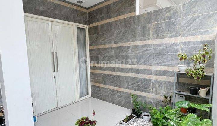 SUTOREJO UTARA, RUMAH MODERN MINIMALIS, MEWAH, SIAP HUNI, SEMI FURNISHED. 2