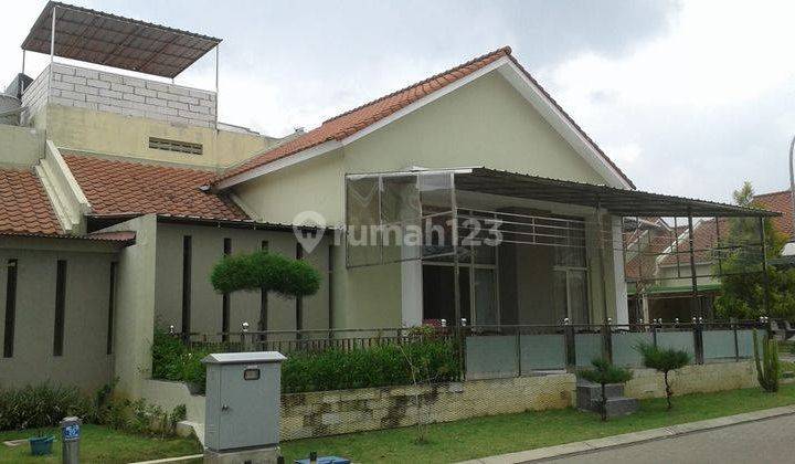 Rumah Hoek super nyaman siap huni di Kota baru Parahyangan 2