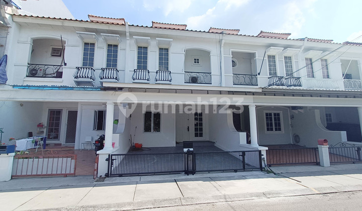 Rumah Rapi, siap huni, baru renovasi, Jalan lebar di Bukit Gading Mediterania Kelapa Gading, Luas 6x20m2