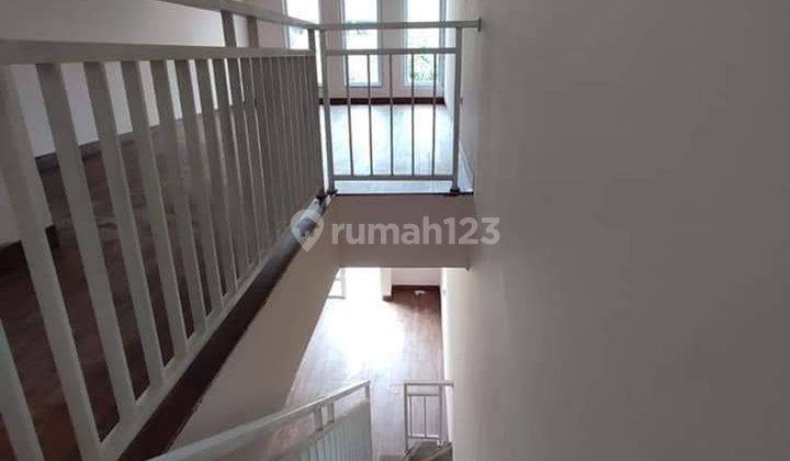 Rumah 2 Lantai Sertifikat Hak Milik di Angkasa Kecil Kemayoran 2