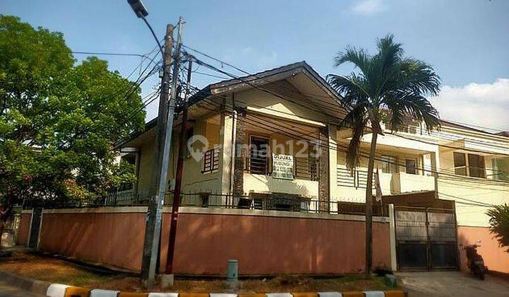 Rumah hoek 2 Lt Dijual di Taman Semanan Indah 2