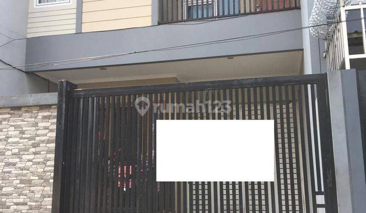 Rumah Bagus 3 Lantai Siap Huni Semi Furnished Di Jakarta Barat 1