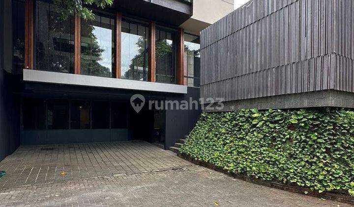 Rumah Strategis Luxurious Modern Private Townhouse di Kemang 1