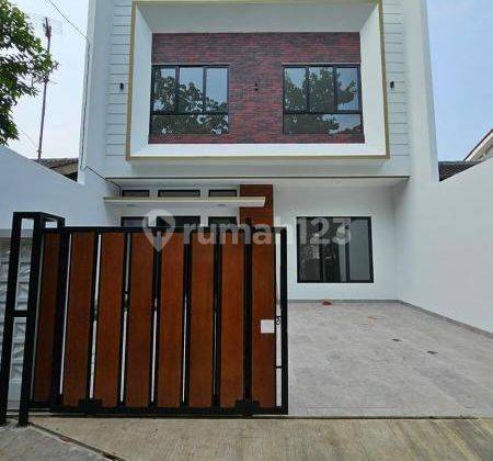 Rumah 2 lantai baru, siap huni dan bagus cluster Vinka Griya Loka BSD City 1